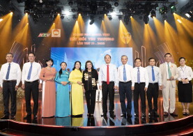 CÂU LẠC BỘ BẤT ĐỘNG SẢN TP.HCM TÀI TRỢ 100 TRIỆU ĐỒNG CHO QUỸ VÌ NGƯỜI NGHÈO