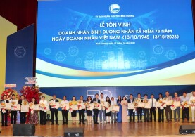 CÂU LẠC BỘ BẤT ĐỘNG SẢN VIỆT NAM NHẬN BẰNG KHEN UBND TỈNH BÌNH DƯƠNG CHO CÔNG TÁC HỖ TRỢ PHÒNG CHỐNG DỊCH COVID-19