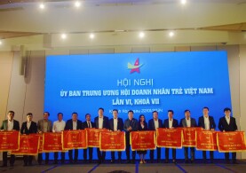 VREC VINH DỰ NHẬN CỜ THI ĐUA XUẤT SẮC TỪ TW HỘI DNT VIỆT NAM